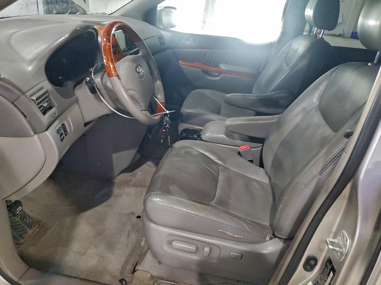 2008 TOYOTA SIENNA XLE photo 7