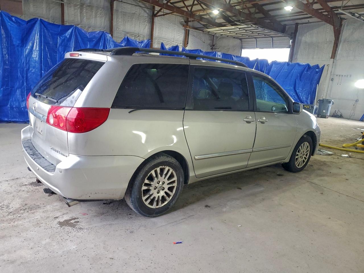 2008 TOYOTA SIENNA XLE photo 3