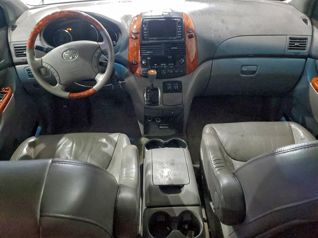 2008 TOYOTA SIENNA XLE photo 8