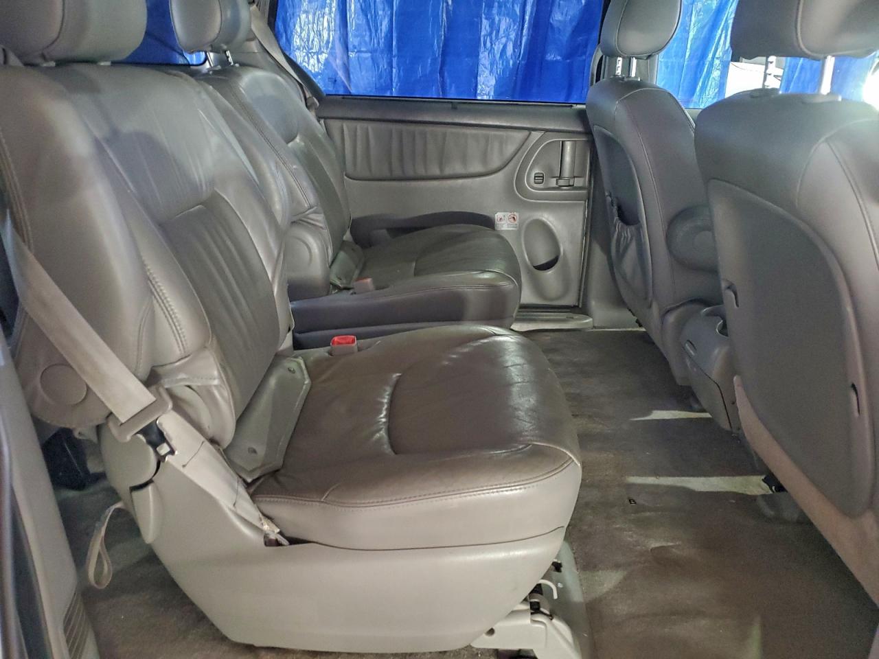 2008 TOYOTA SIENNA XLE photo 11