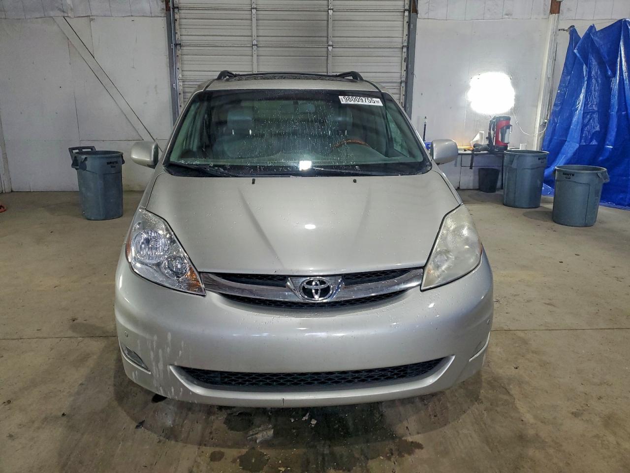 2008 TOYOTA SIENNA XLE photo 5