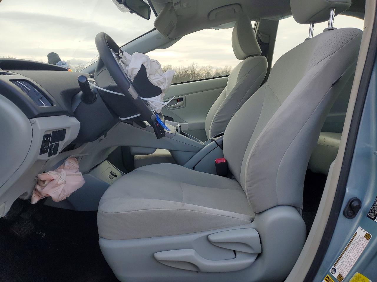 2013 TOYOTA PRIUS photo 7