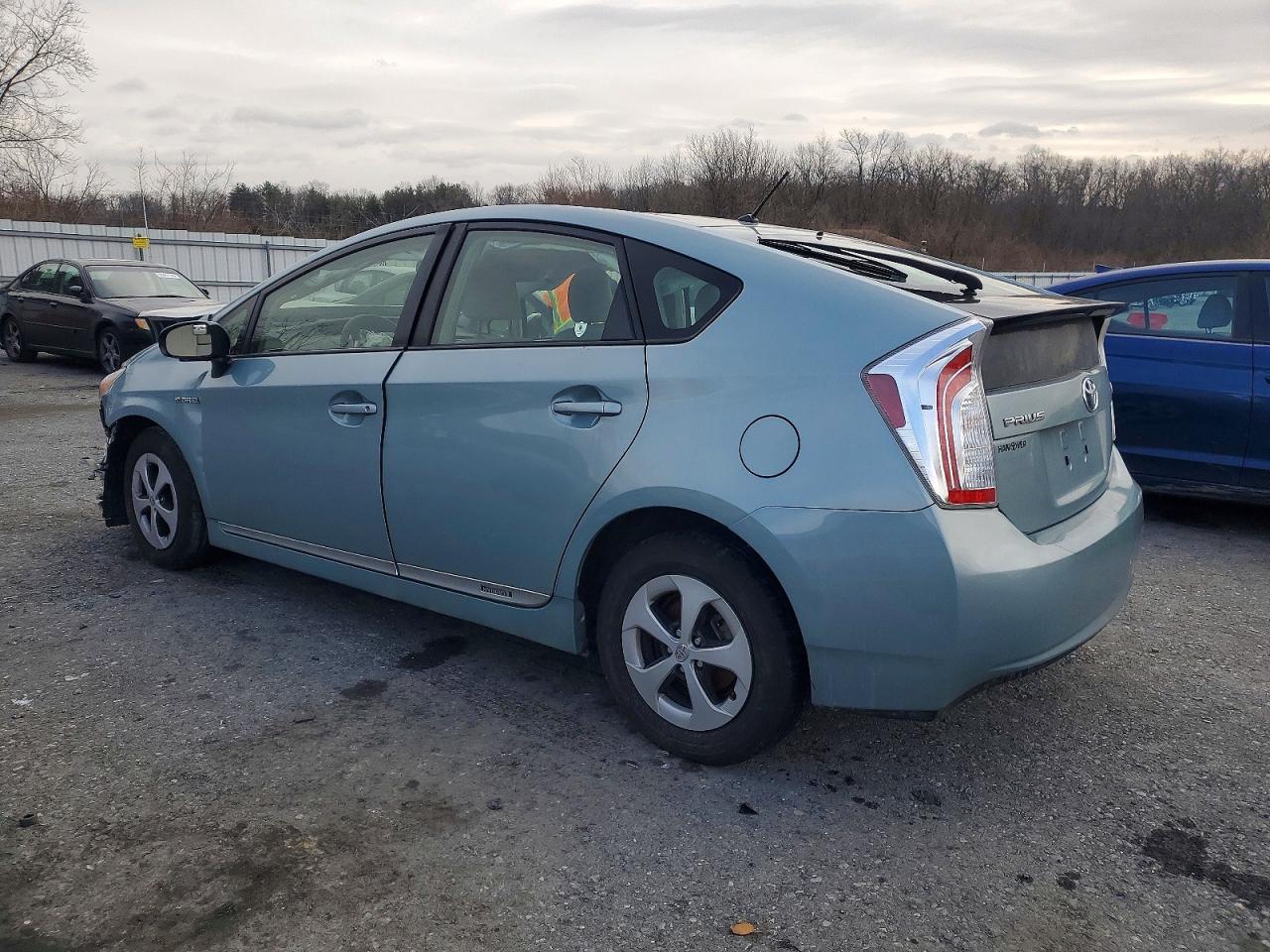 2013 TOYOTA PRIUS photo 2
