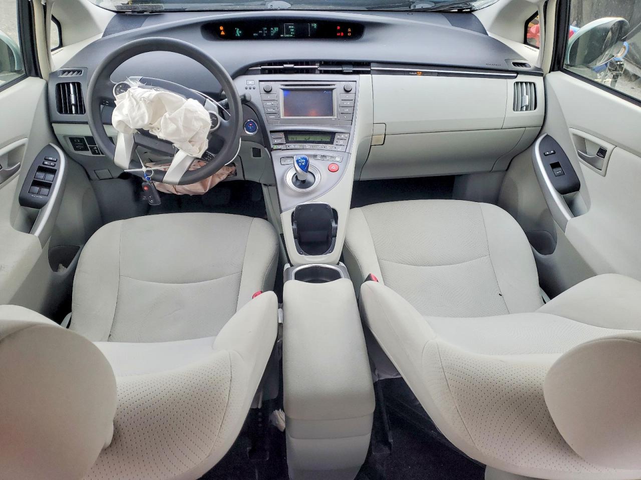 2013 TOYOTA PRIUS photo 8