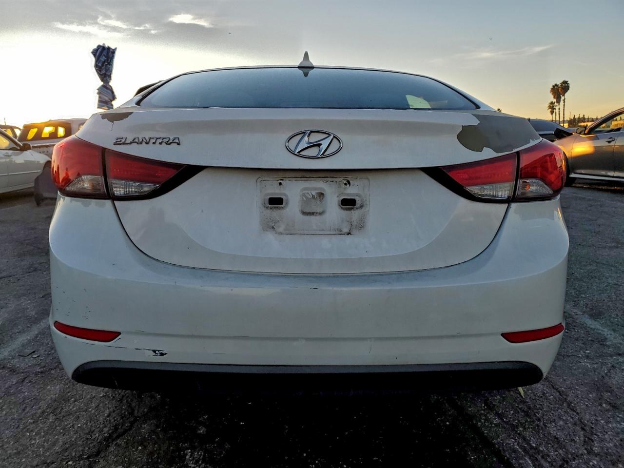 2015 HYUNDAI ELANTRA SE photo 6