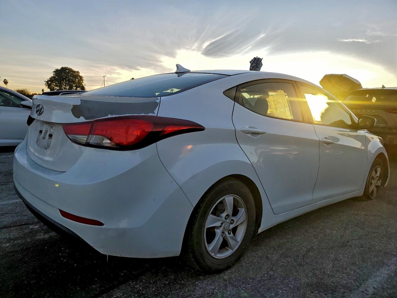 2015 HYUNDAI ELANTRA SE photo 3