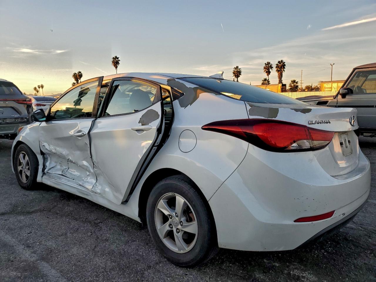 2015 HYUNDAI ELANTRA SE photo 2