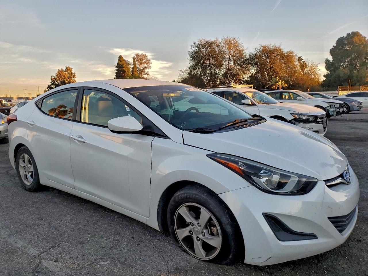 2015 HYUNDAI ELANTRA SE photo 4
