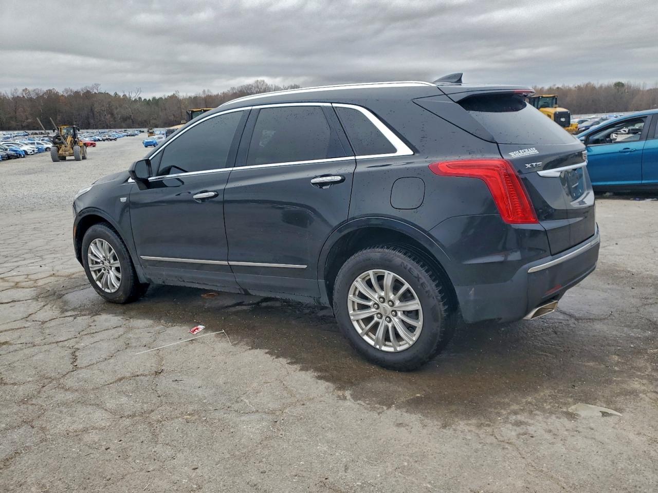 2017 CADILLAC XT5 photo 2
