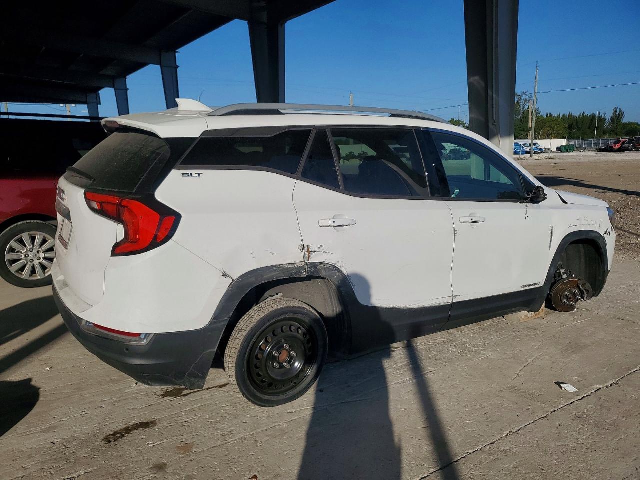 2018 GMC TERRAIN SLT photo 3