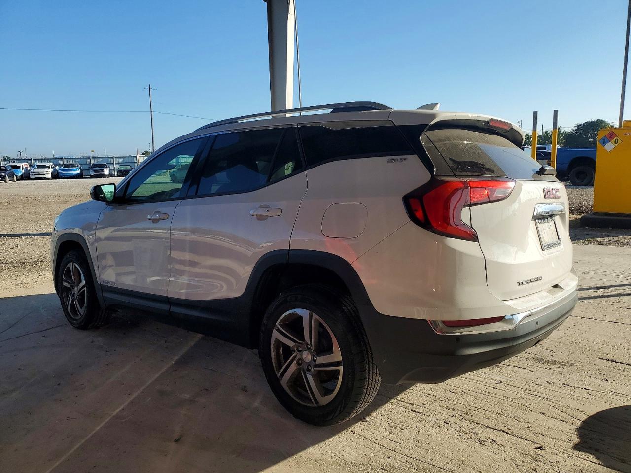2018 GMC TERRAIN SLT photo 2