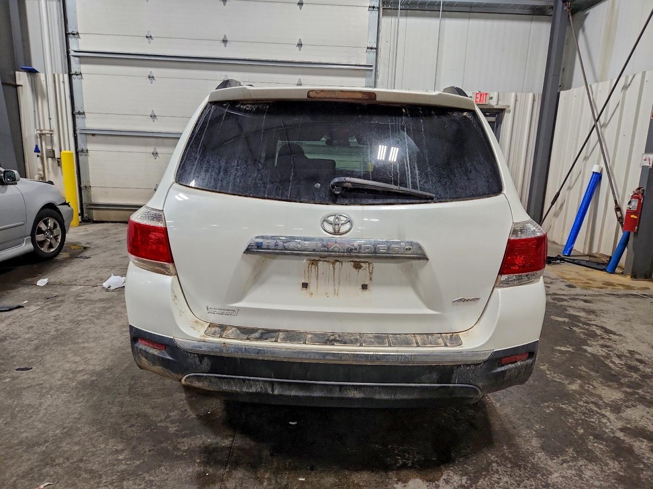 2012 TOYOTA HIGHLANDER BASE photo 6