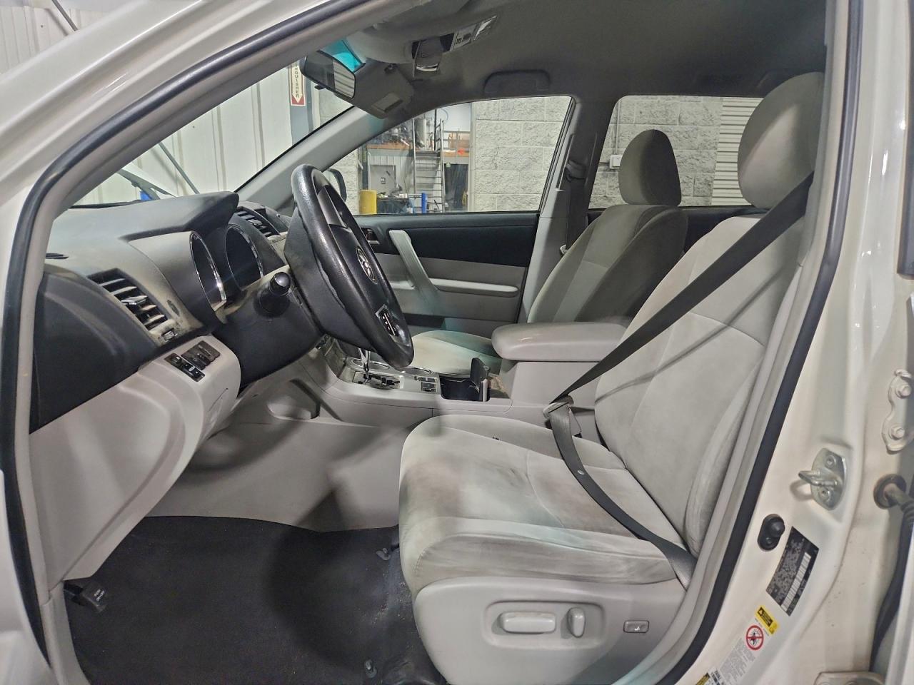 2012 TOYOTA HIGHLANDER BASE photo 7