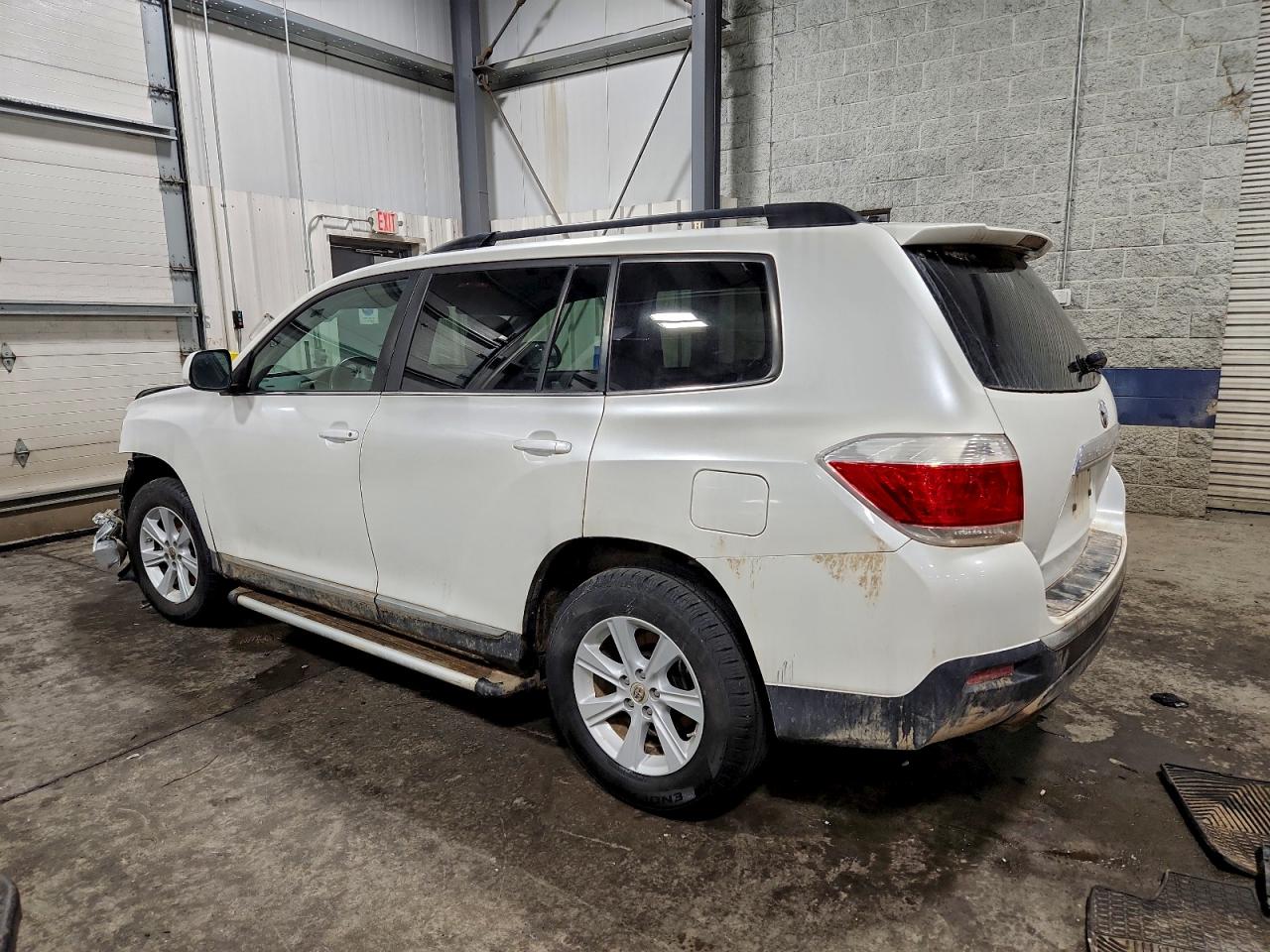2012 TOYOTA HIGHLANDER BASE photo 2