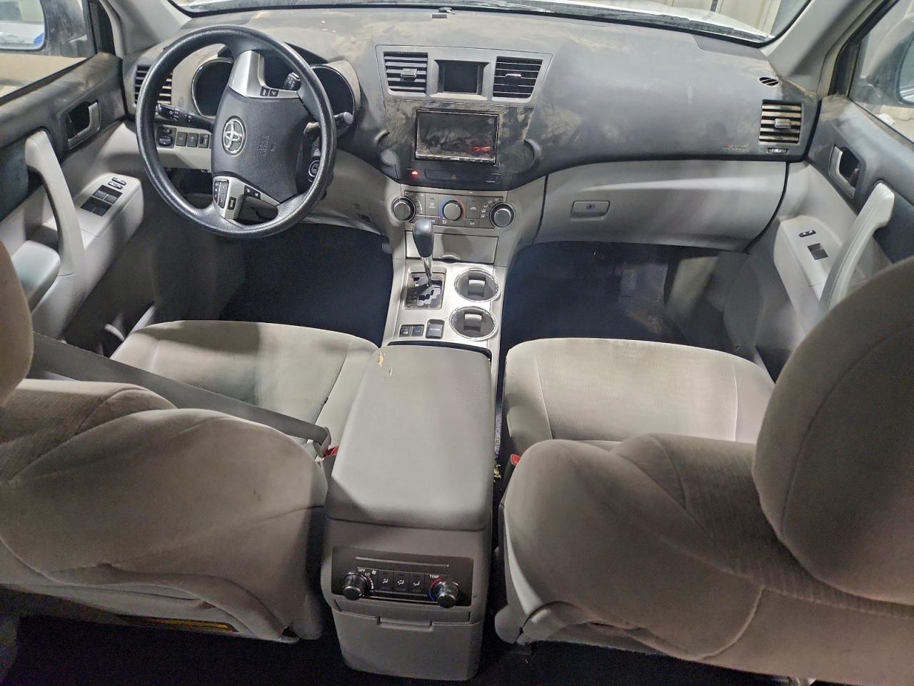 2012 TOYOTA HIGHLANDER BASE photo 8