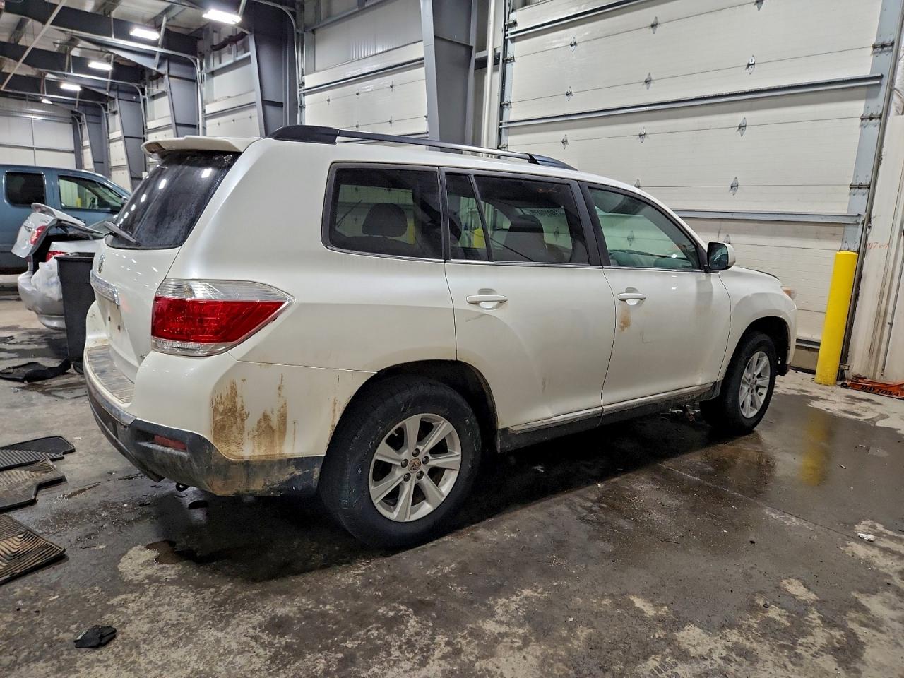 2012 TOYOTA HIGHLANDER BASE photo 3