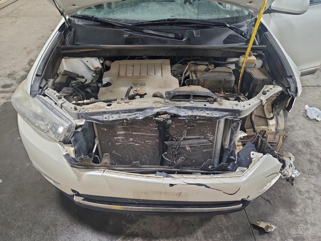 2012 TOYOTA HIGHLANDER BASE photo 12