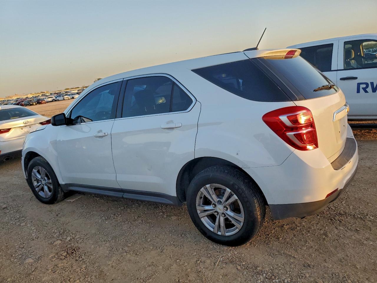 2016 CHEVROLET EQUINOX LS photo 3