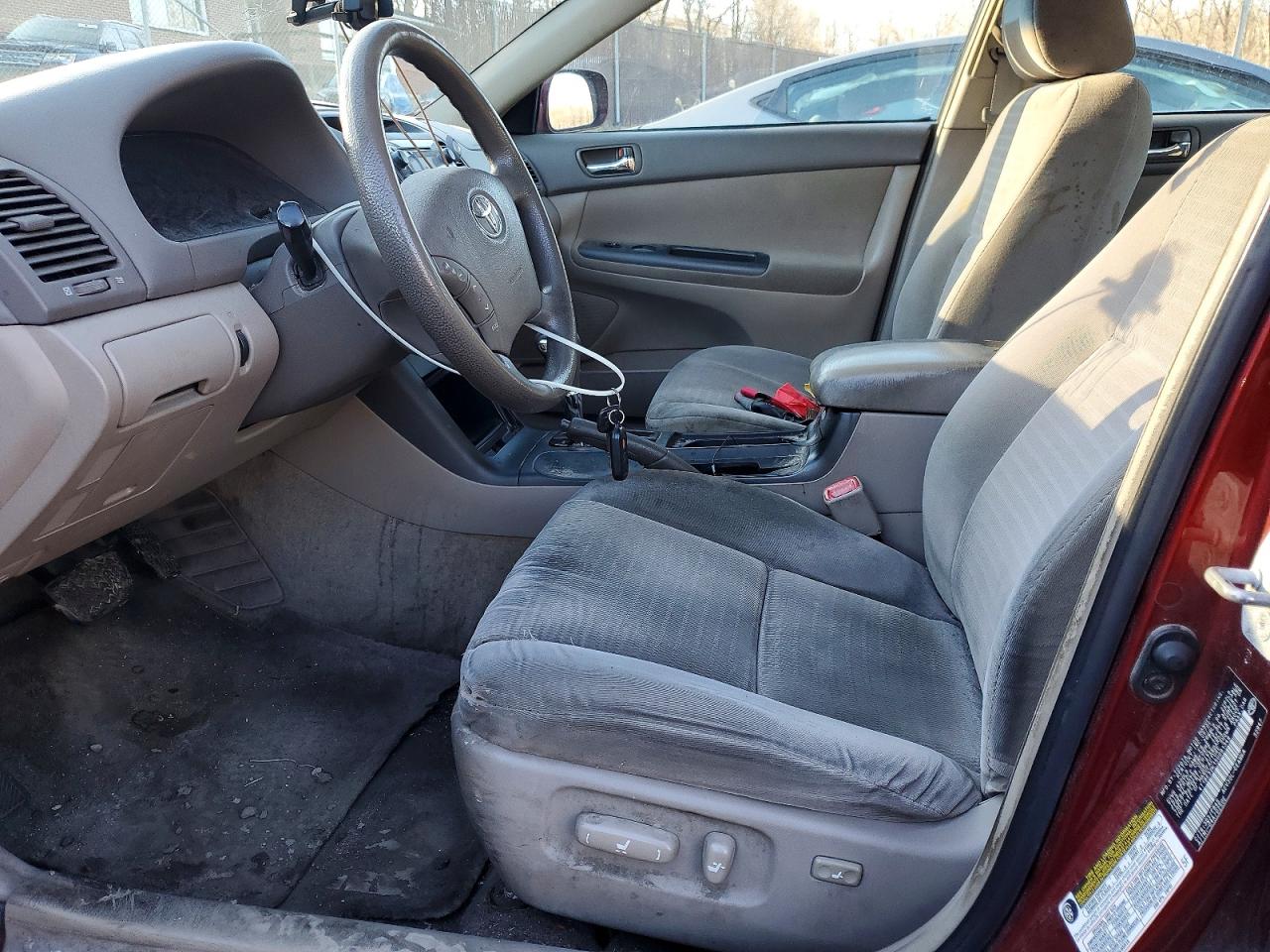 2005 TOYOTA CAMRY LE photo 13
