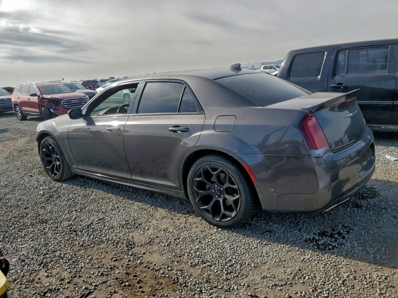 2015 CHRYSLER 300 S photo 2
