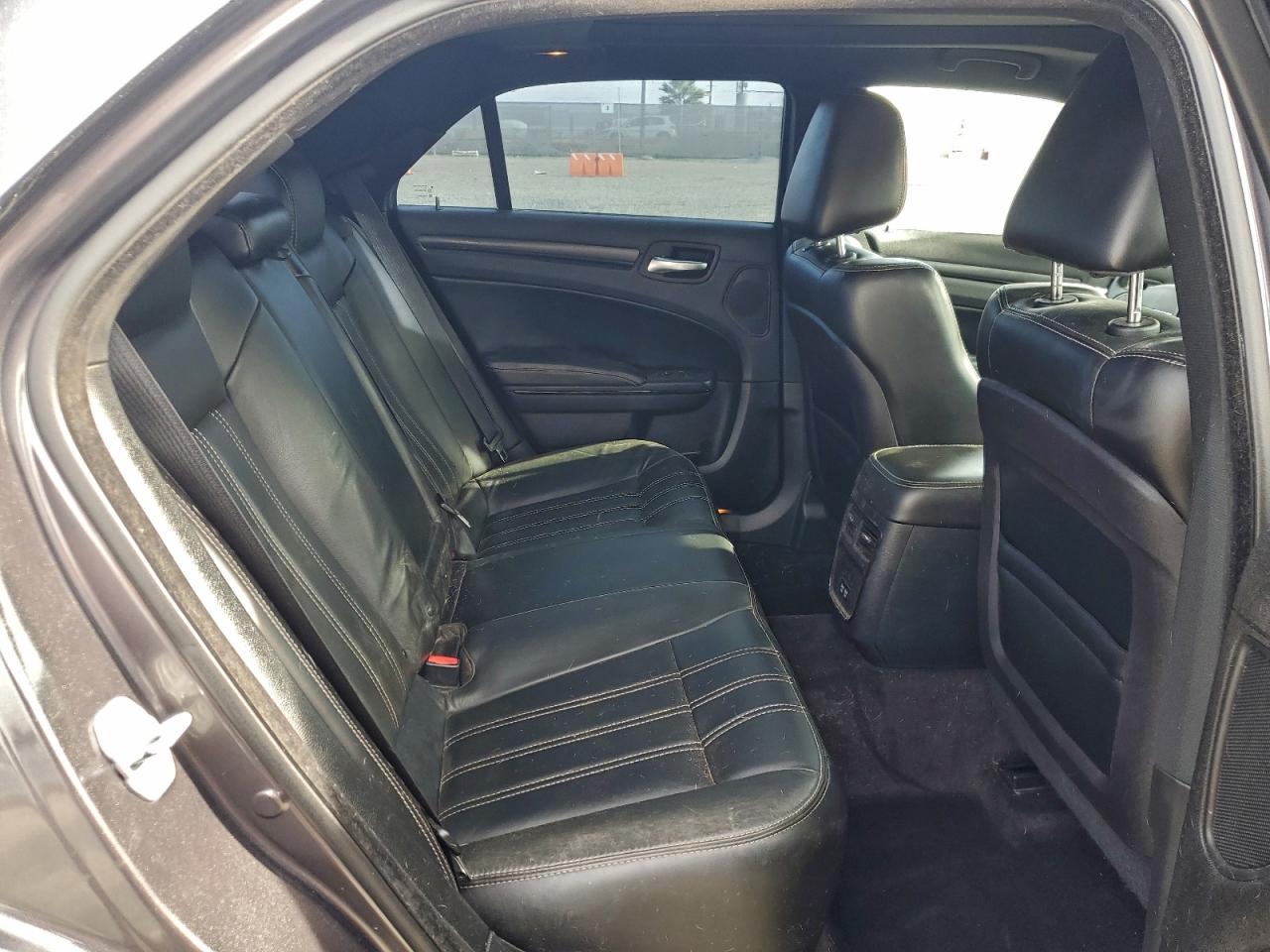 2015 CHRYSLER 300 S photo 10
