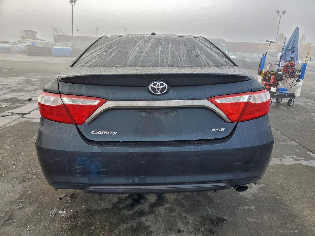 2015 TOYOTA CAMRY LE photo 11