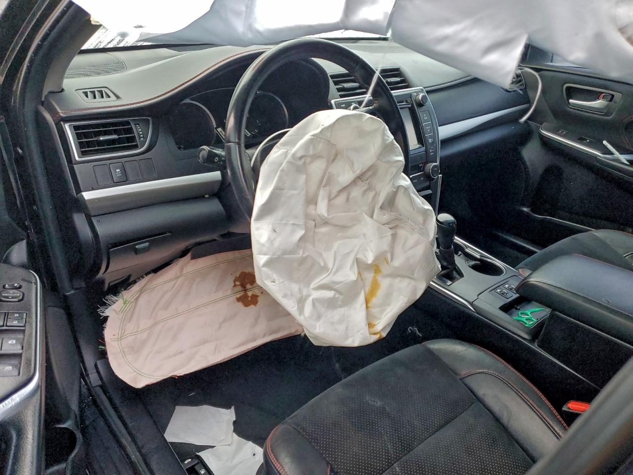 2015 TOYOTA CAMRY LE photo 15