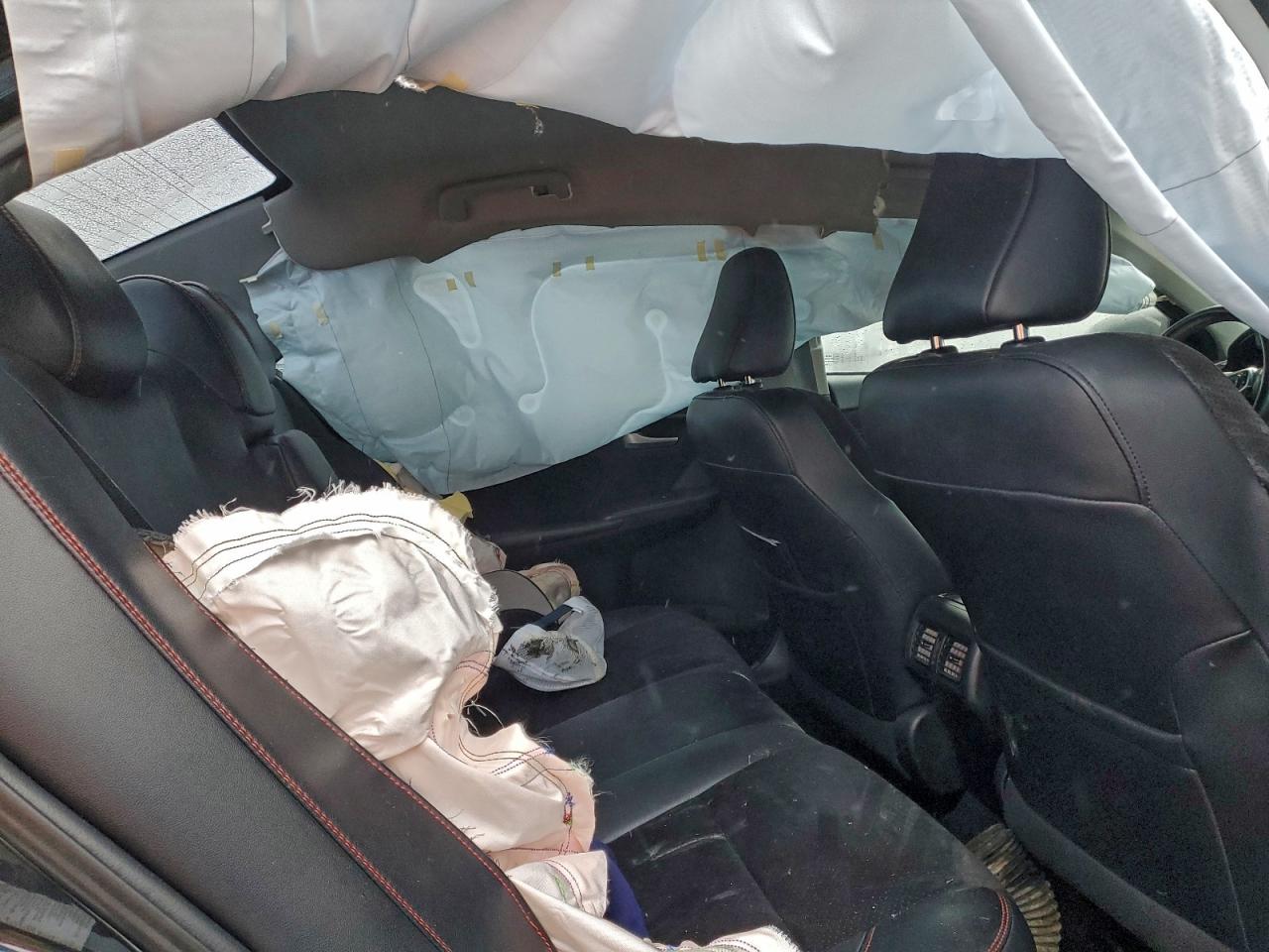 2015 TOYOTA CAMRY LE photo 19