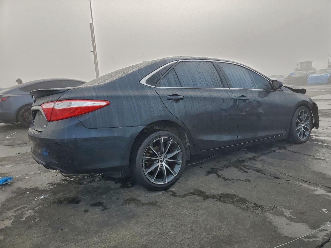 2015 TOYOTA CAMRY LE photo 5
