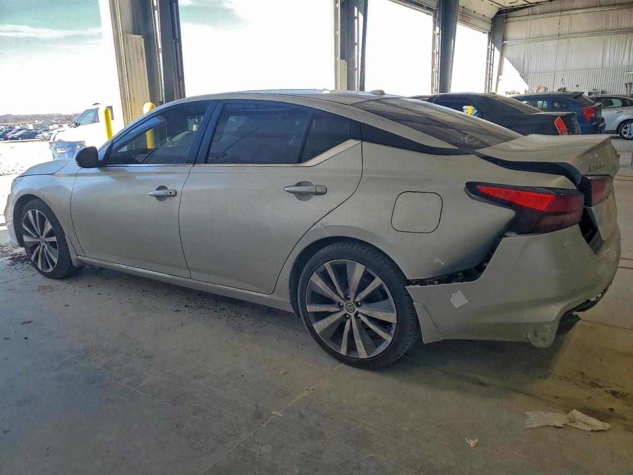 2019 NISSAN ALTIMA SR photo 2