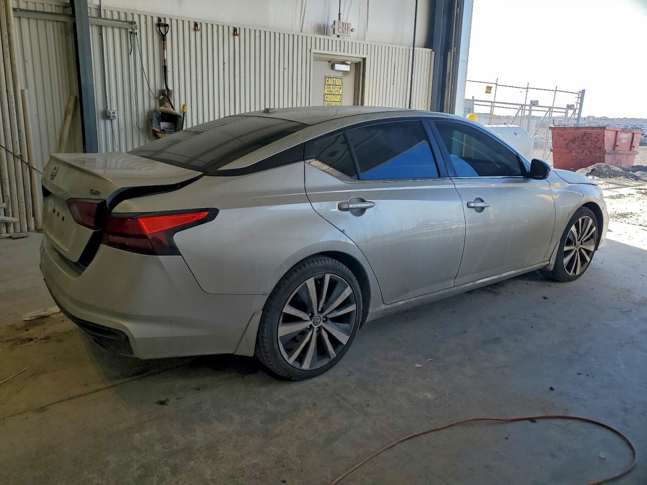 2019 NISSAN ALTIMA SR photo 3