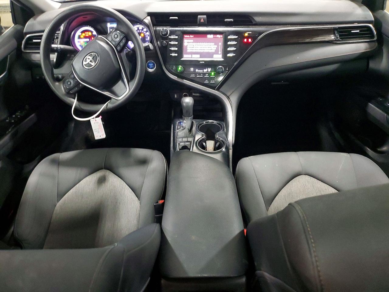 2020 TOYOTA CAMRY LE photo 15