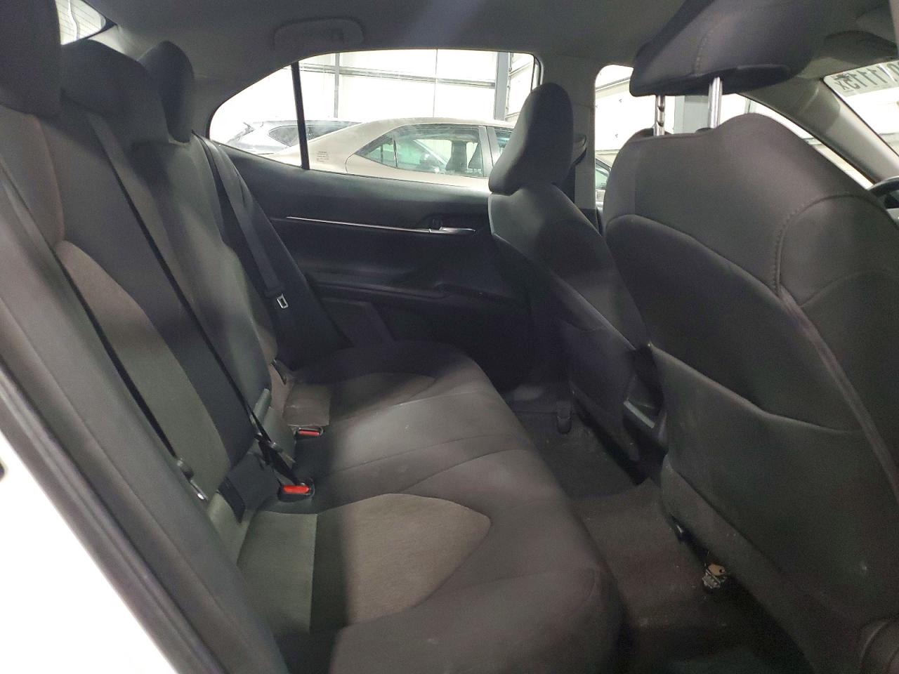 2020 TOYOTA CAMRY LE photo 19