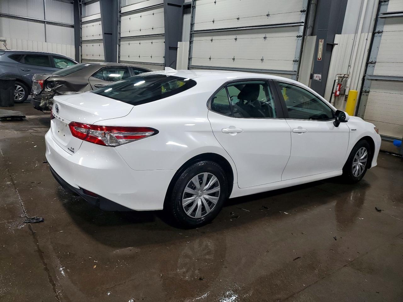 2020 TOYOTA CAMRY LE photo 5