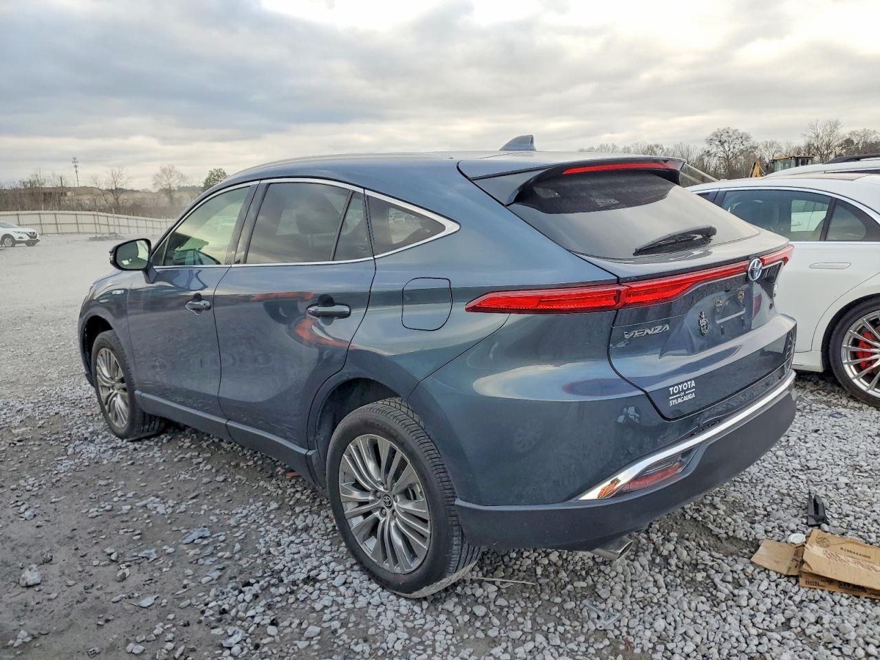 2021 TOYOTA VENZA LE photo 3