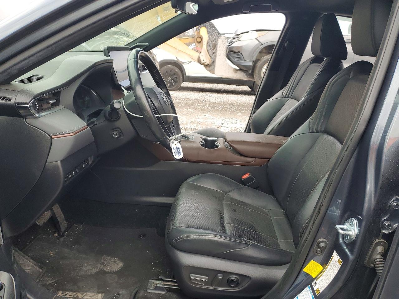 2021 TOYOTA VENZA LE photo 13