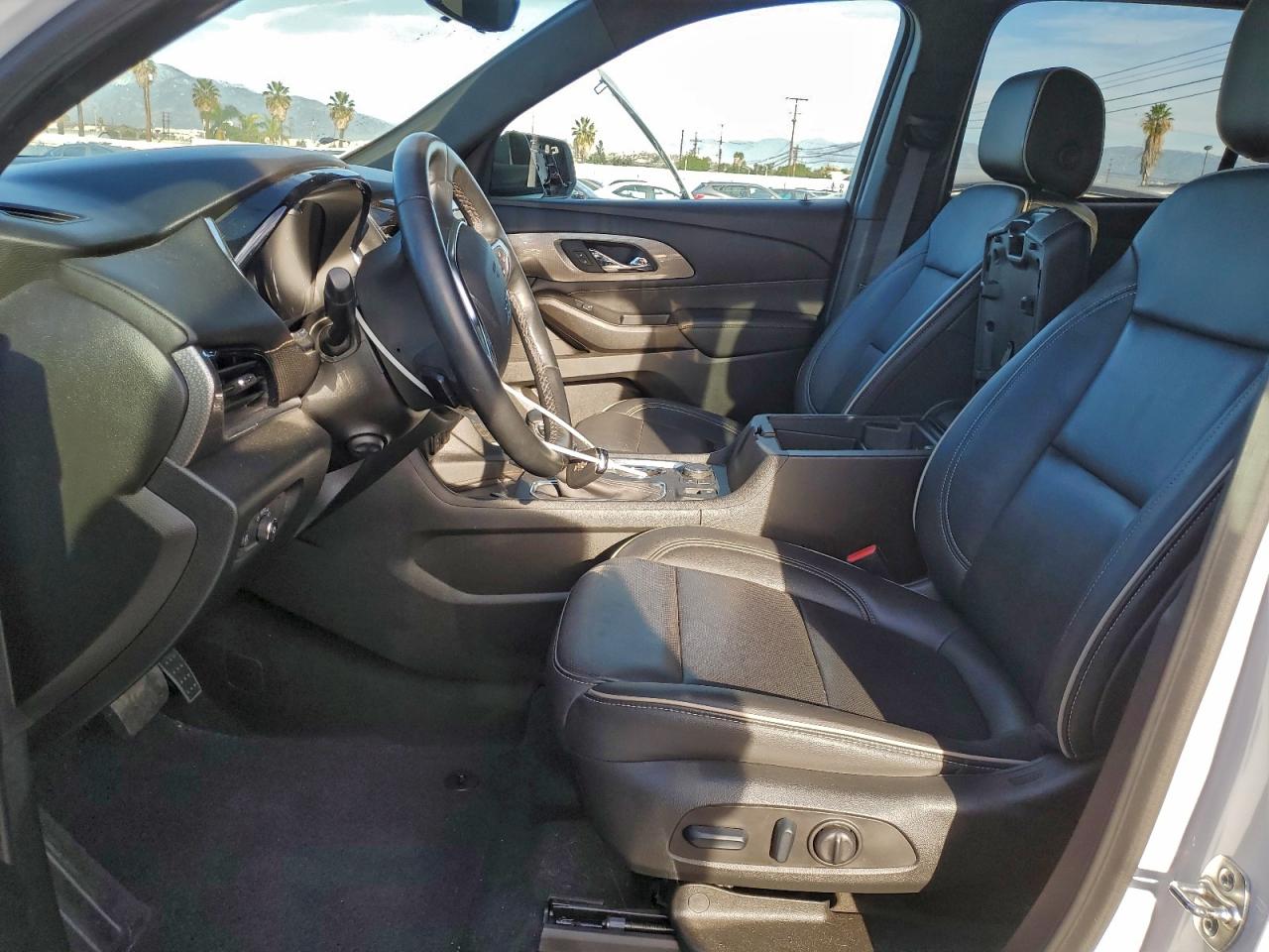 2023 CHEVROLET TRAVERSE PREMIER photo 13