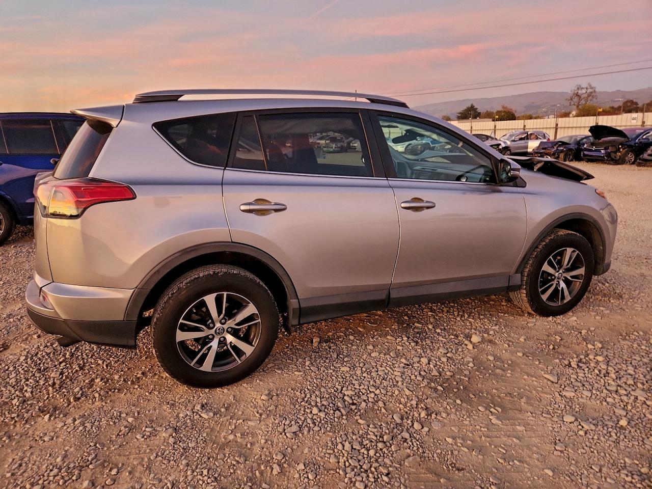 2018 TOYOTA RAV4 ADVENTURE photo 3