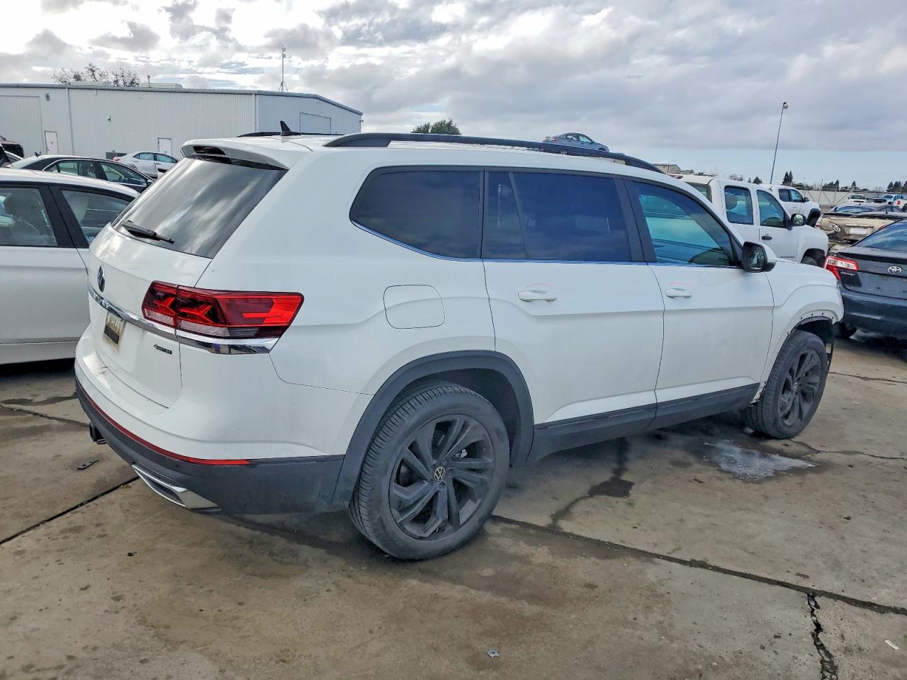 2023 VOLKSWAGEN ATLAS SE photo 3