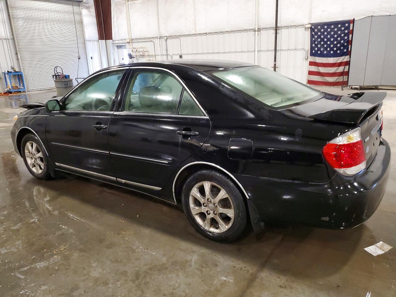 2005 TOYOTA CAMRY LE photo 2