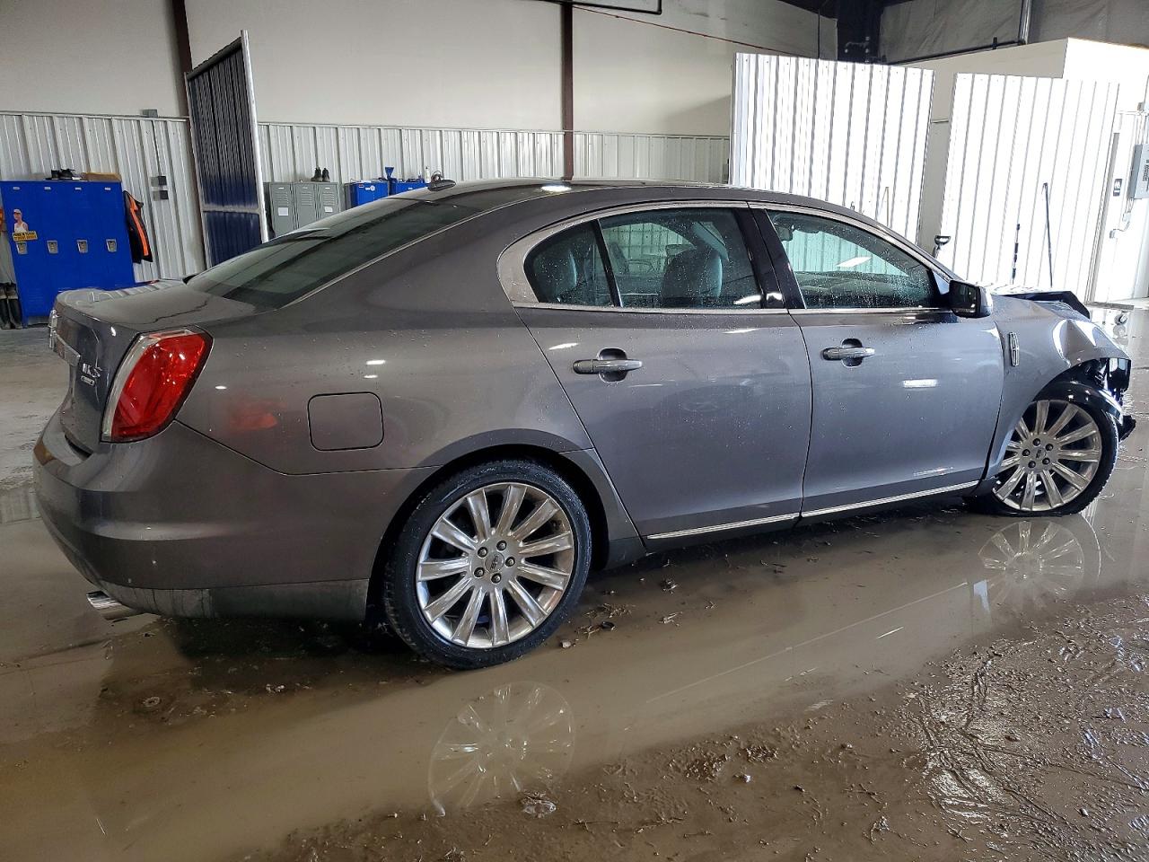 2011 LINCOLN MKS photo 3