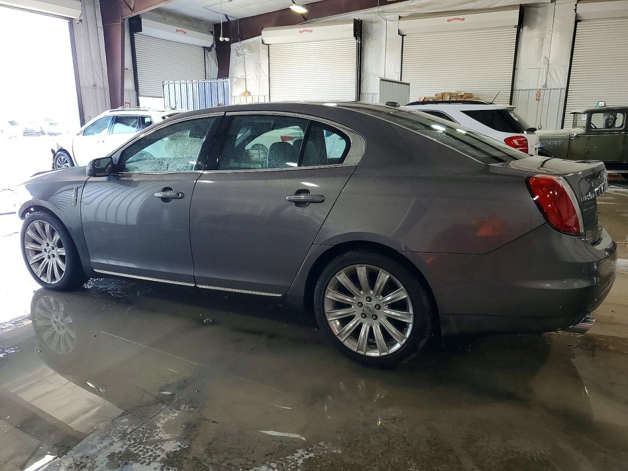 2011 LINCOLN MKS photo 2