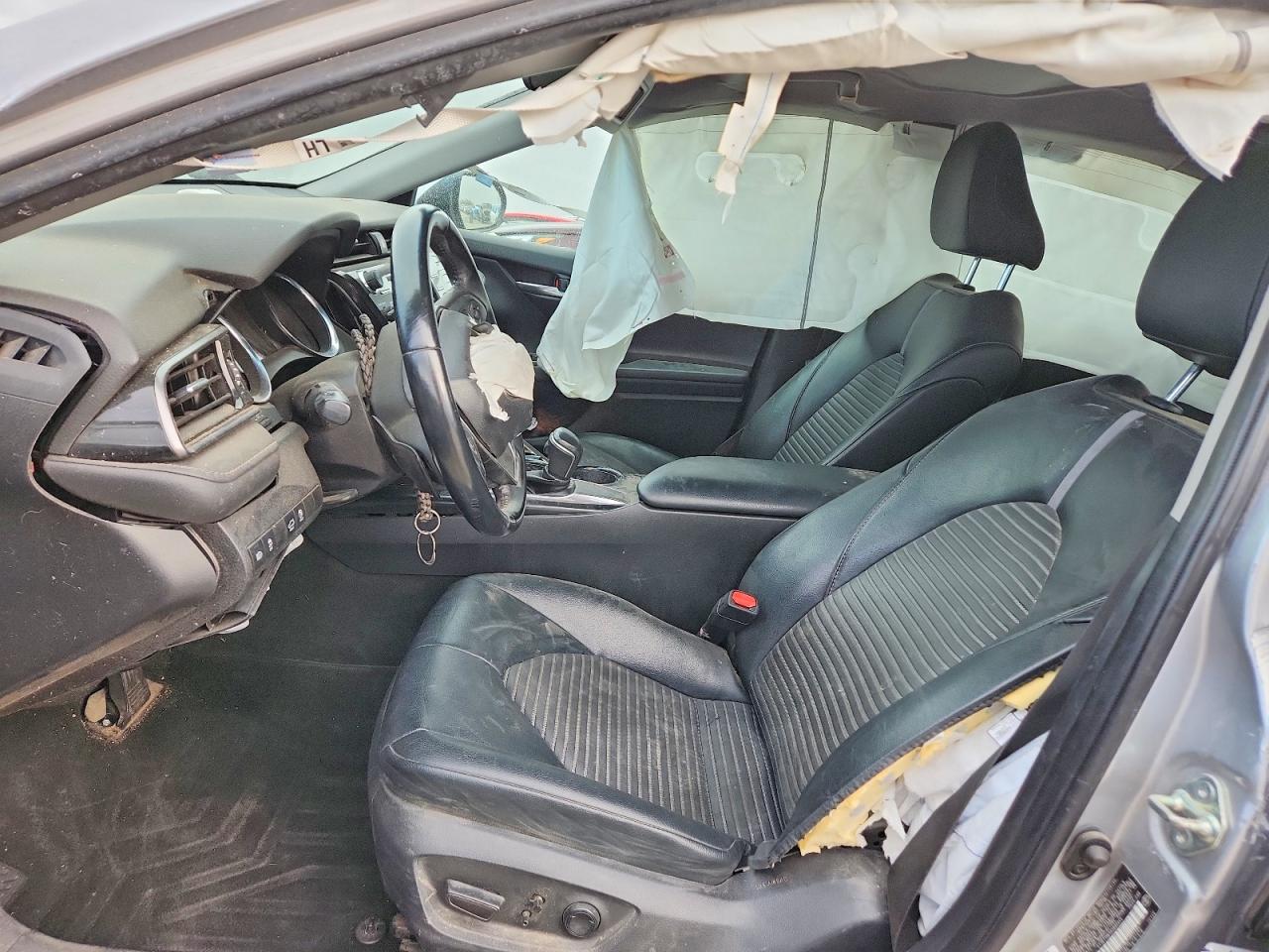 2019 TOYOTA CAMRY SE photo 7