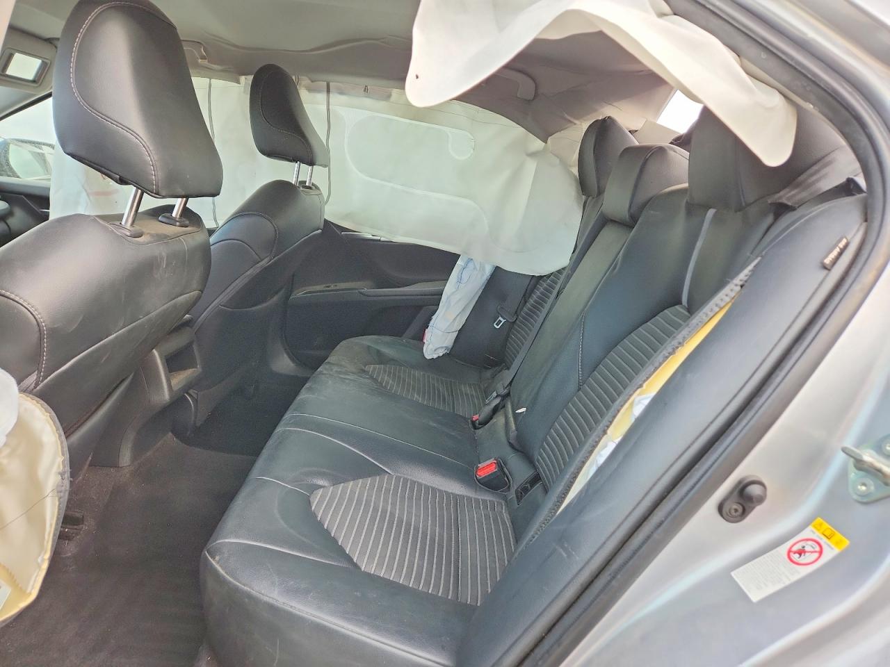2019 TOYOTA CAMRY SE photo 10
