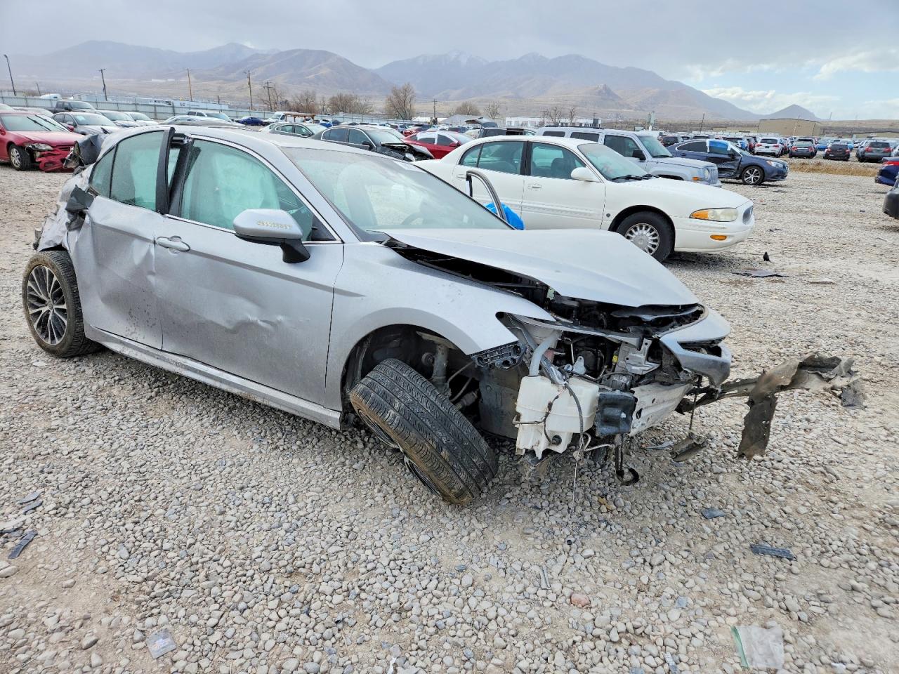 2019 TOYOTA CAMRY SE photo 4