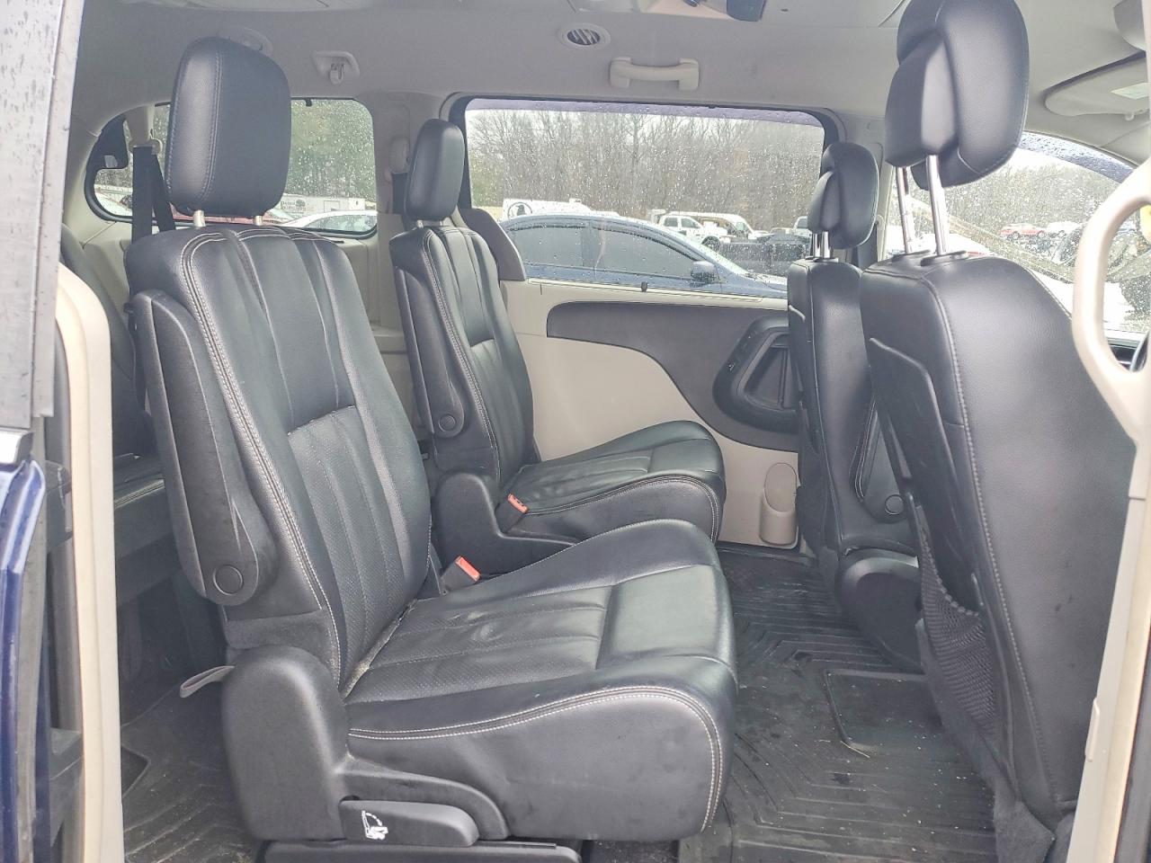 2012 CHRYSLER TOWN & COUNTRY TOURING L photo 11