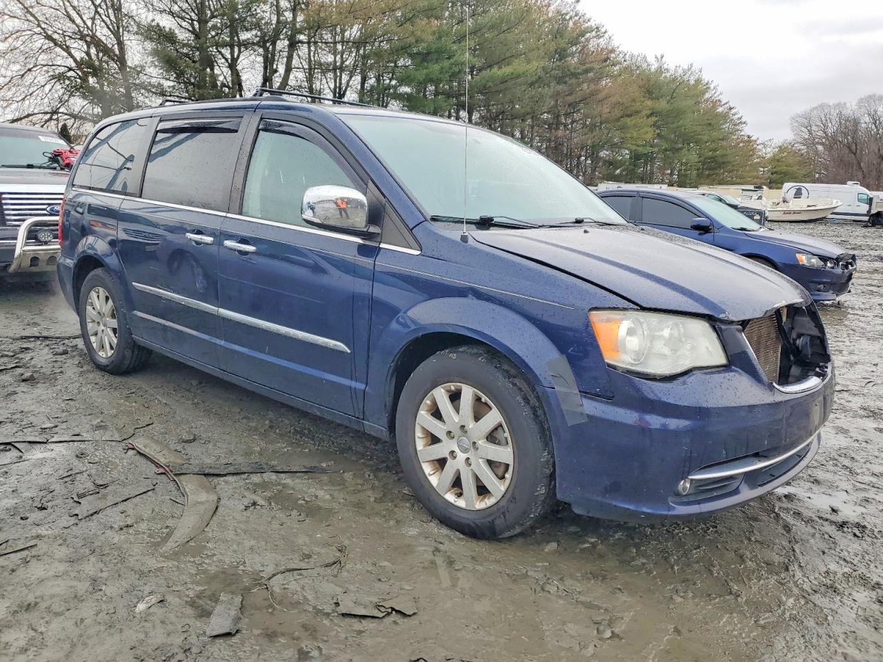 2012 CHRYSLER TOWN & COUNTRY TOURING L photo 4