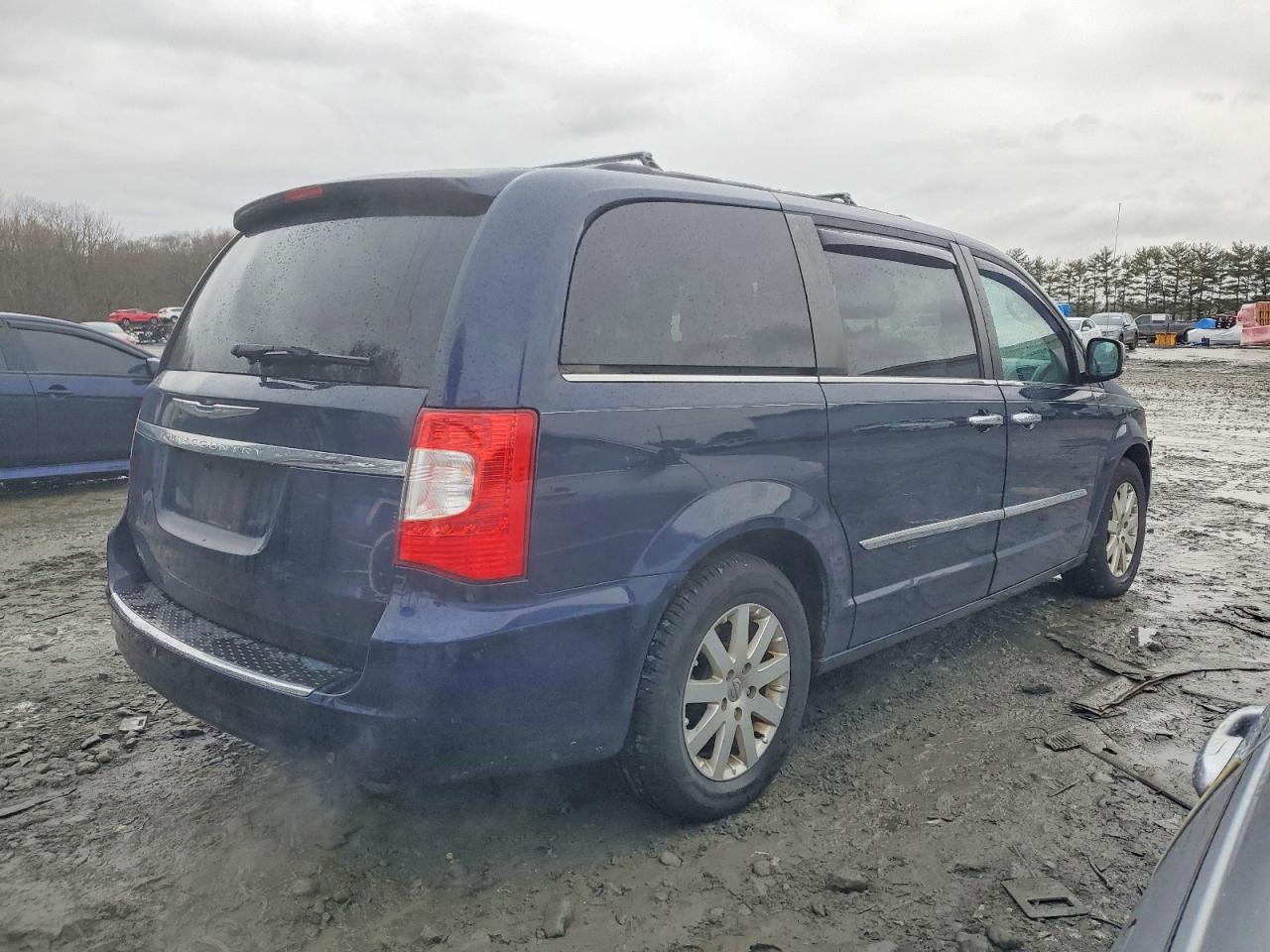 2012 CHRYSLER TOWN & COUNTRY TOURING L photo 3