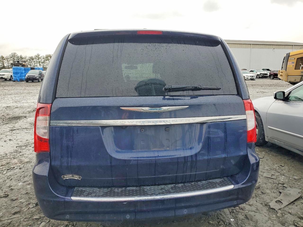 2012 CHRYSLER TOWN & COUNTRY TOURING L photo 6