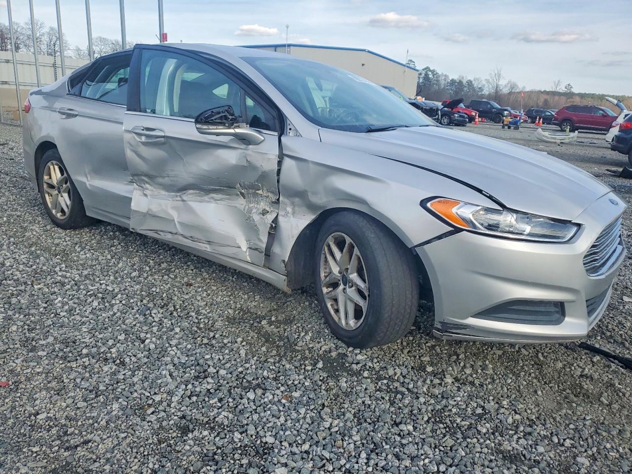 2013 FORD FUSION SE photo 4